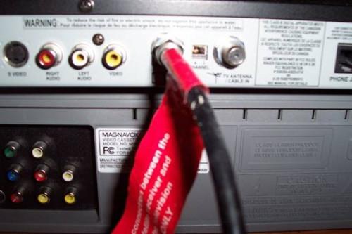 Hvordan konvertere en kabel til RCA