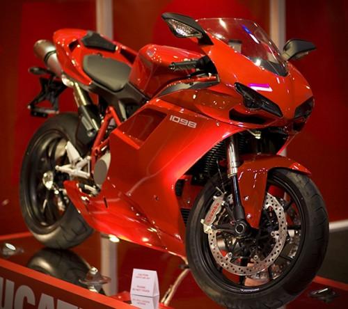 Ducati 1098 Vs. Honda 1000R
