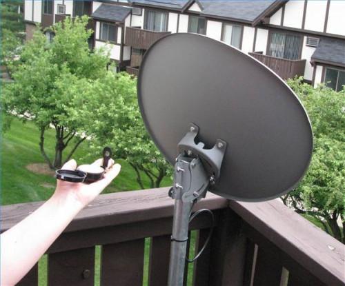 Hvordan justere en satellitt for DirecTV Bruke Compass