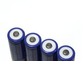 Slik Skift ut batteriene i en strømadapter