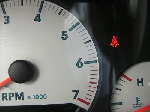 Hvordan slå av setebeltet advarsel / klokkespill på en Dodge Caravan
