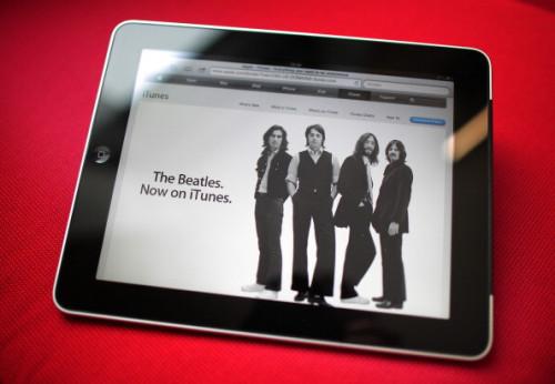 Kan du overføre musikk fra en iPhone til en iPad?