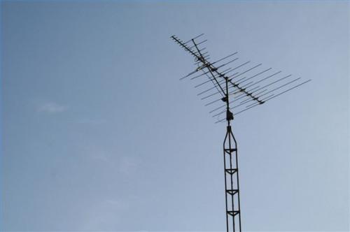 Hvordan koble en UHF til VHF antenne