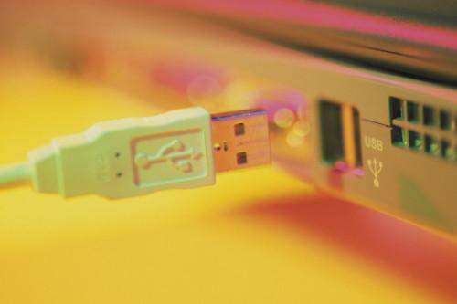 Hvordan bruke USB-ledningen for ic502