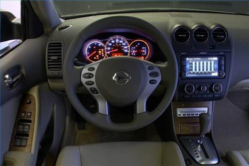 Om Nissan Altima Hybrid