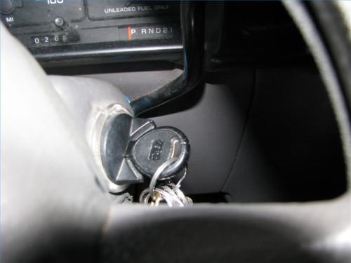 Hvordan sette låsene til automatisk på en Plymouth Voyager
