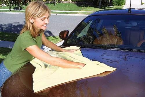 Hvordan Trygg fjerning av fine riper fra bilens Paint