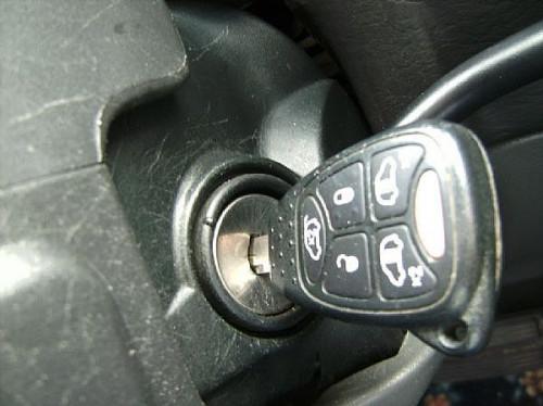 Hvordan slå av setebeltet advarsel / klokkespill på en Dodge Caravan