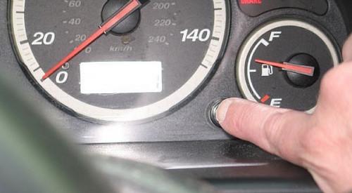 Hvordan Reset vedlikeholdet som kreves Dashboard Indikatorlys i 2003-2006 Honda CRV
