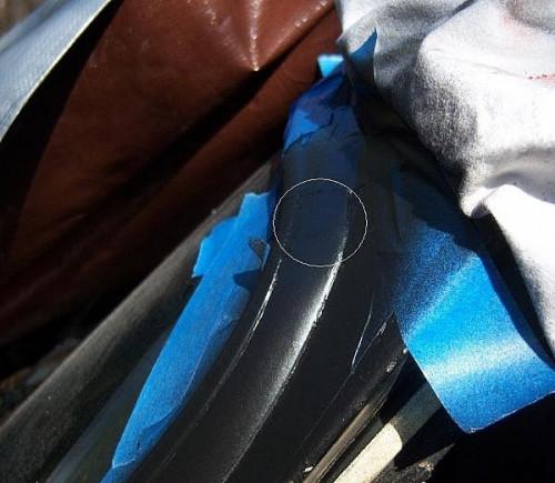 Hvordan å reparere en sprukket gummi frontrute segl på en TR6 eller klassisk bil