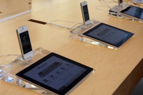Hvordan trådløst overføre fra en iPhone til iPad